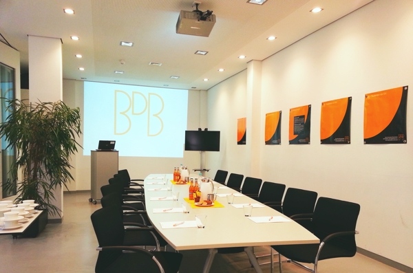 15_06 Geschäftsstelle BDB-Frankfurt, Konferenzbereich - Besprechung (Bild 161153) (web 600x397)