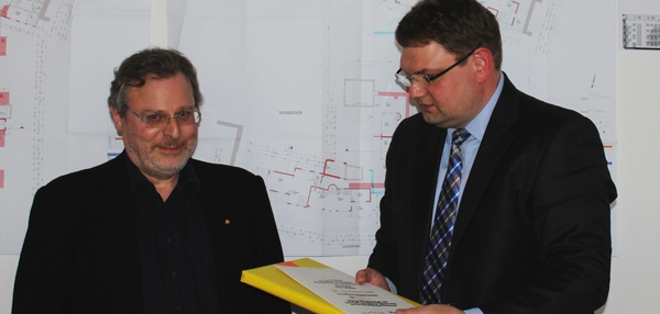 16_04_14 Ehrung Reinhard Schott (web 600x286)_gro
