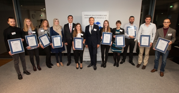 16_11_16-alle-gewinner-mit-michael-kolligs-vhv-und-frank-dittmar-verband-baugewerbe-web-600x311_vbuh-kleefeldt